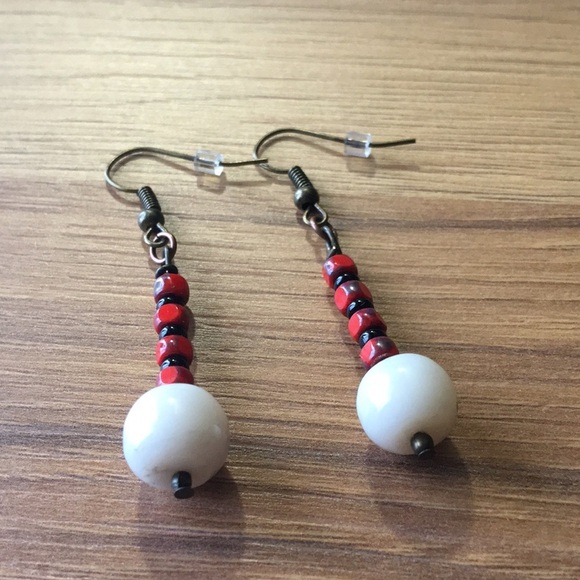 💖Red and White Beaded Dangle Earrings / Handmade Ladies Earrings - Picture 5 of 5